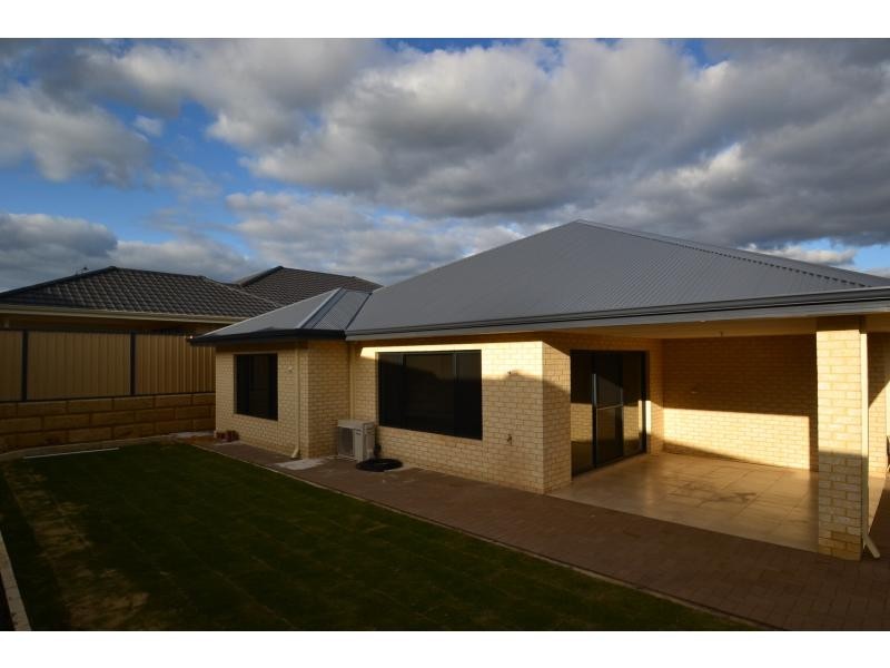 8 Ray Gardiner Vista, Tapping WA 6065