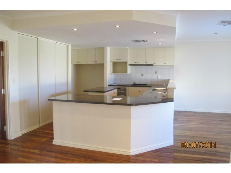 160 Golf Links Drive, Carramar WA 6031