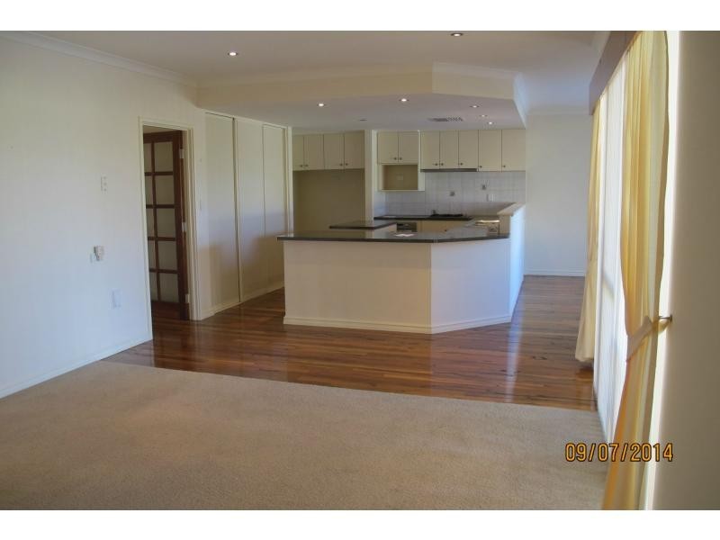 160 Golf Links Drive, Carramar WA 6031