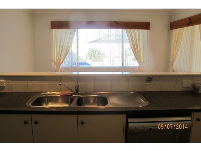 160 Golf Links Drive, Carramar WA 6031