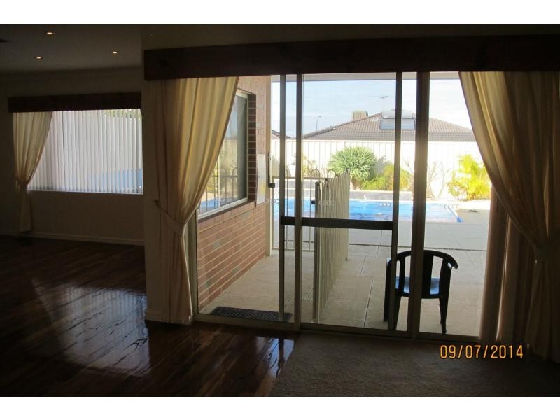 160 Golf Links Drive, Carramar WA 6031