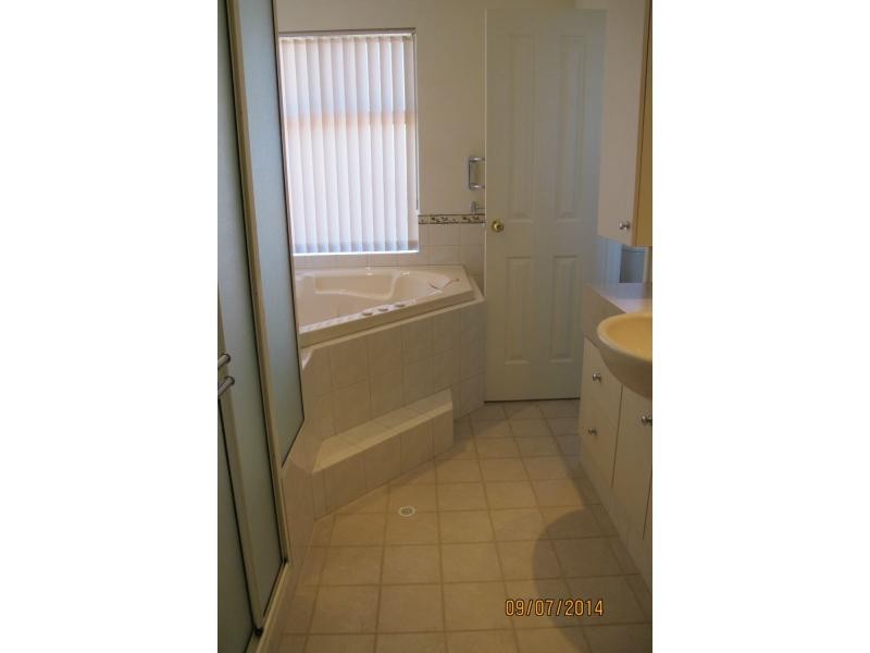 160 Golf Links Drive, Carramar WA 6031