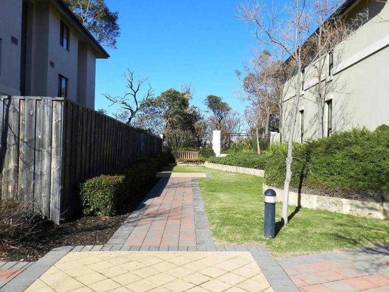 Unit 4/8 Wattlebird Loop, Joondalup WA 6027