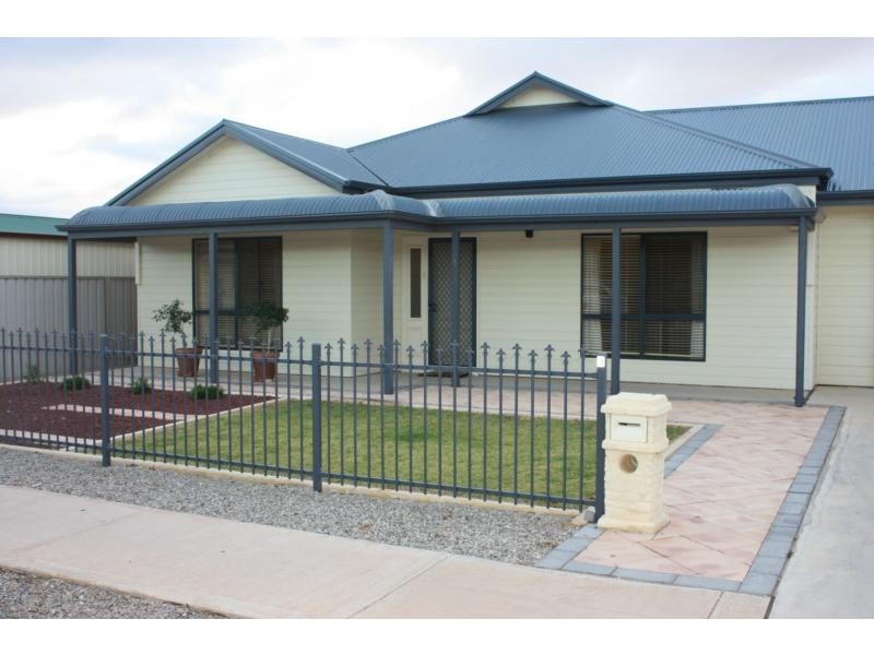 3 Maireana Circuit, Roxby Downs SA 5725