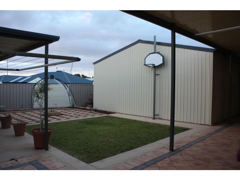 3 Maireana Circuit, Roxby Downs SA 5725