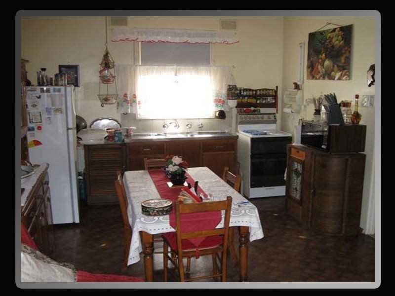 16 Emeu Street, Port Clinton SA 5570