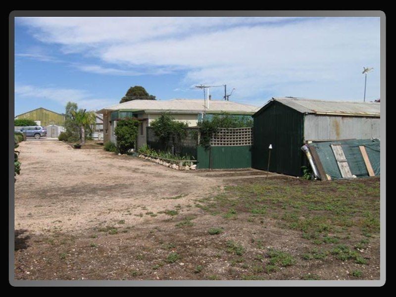 16 Emeu Street, Port Clinton SA 5570