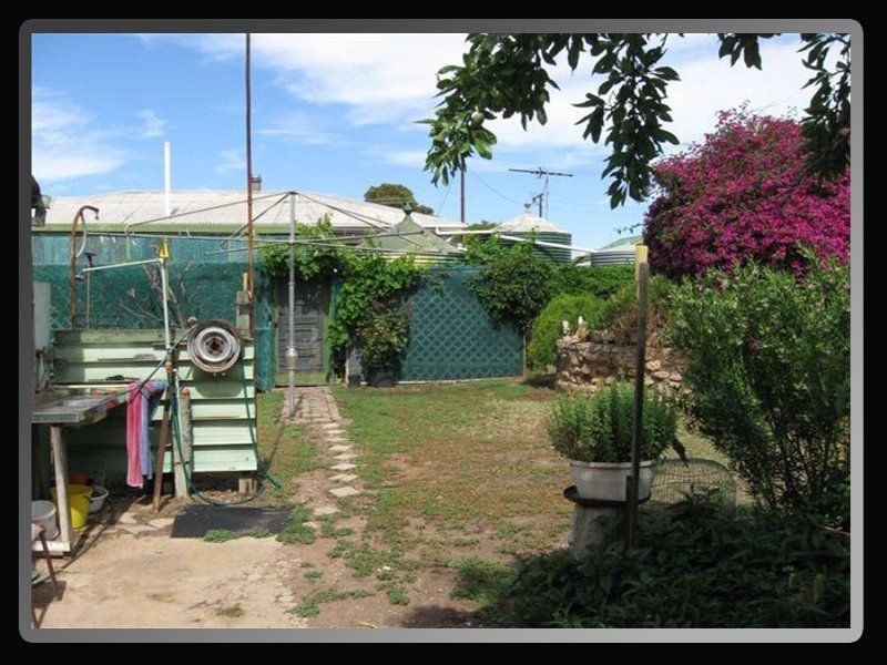 16 Emeu Street, Port Clinton SA 5570