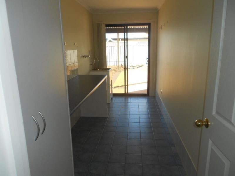 5 Maireana Circuit, Roxby Downs SA 5725