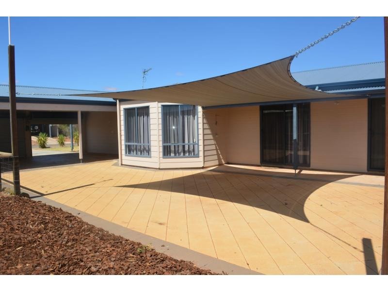 5 Maireana Circuit, Roxby Downs SA 5725