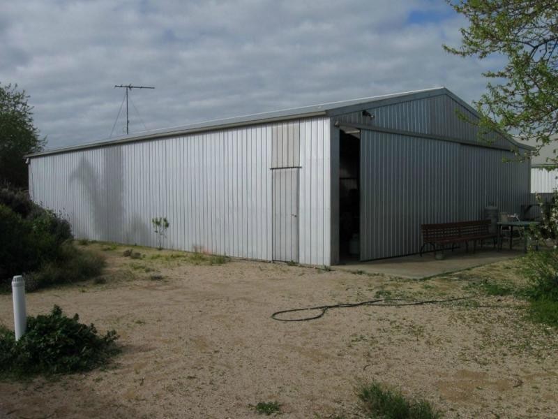 27 Elizabeth Road, Maitland SA 5573