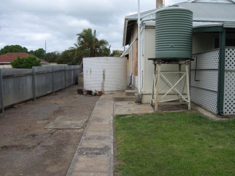 18 Caroline Street, Maitland SA 5573