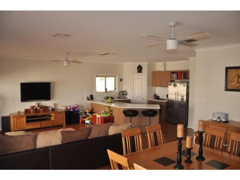 76 Tiliqua Crescent, Roxby Downs SA 5725