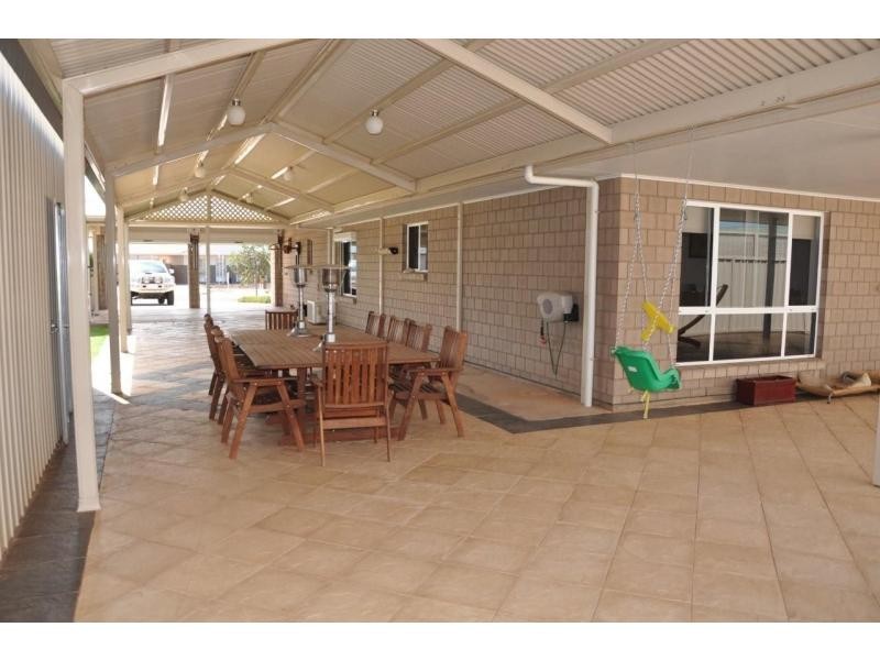 76 Tiliqua Crescent, Roxby Downs SA 5725