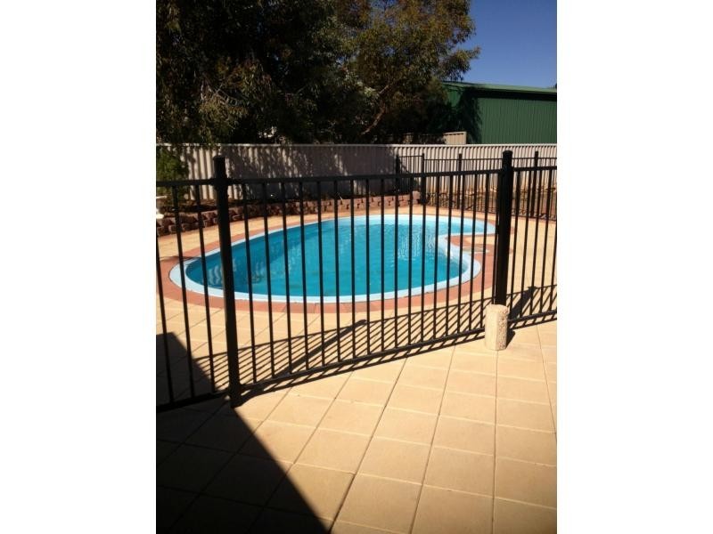 16 Axehead Road, Roxby Downs SA 5725