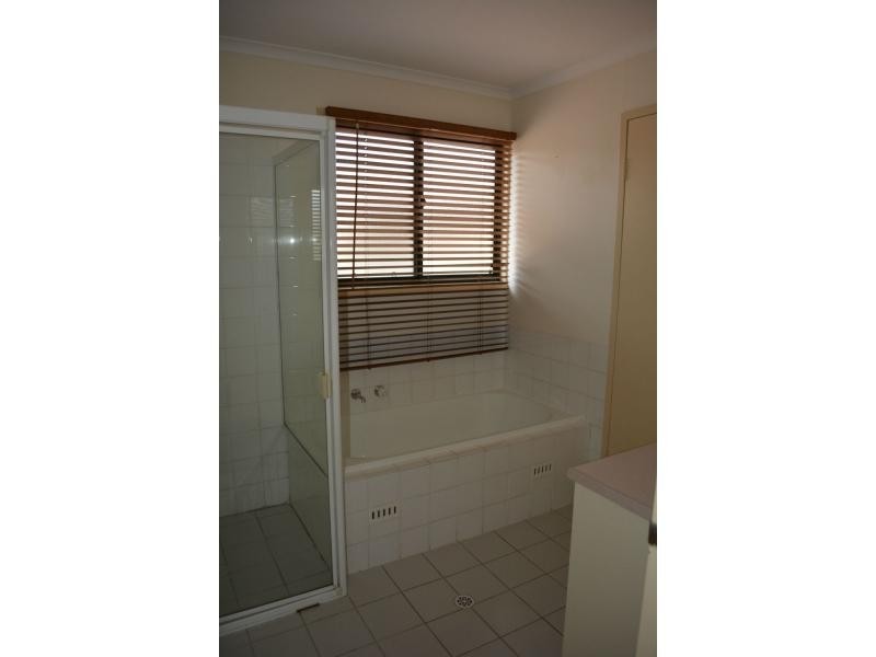 4 Emeroo Court, Roxby Downs SA 5725
