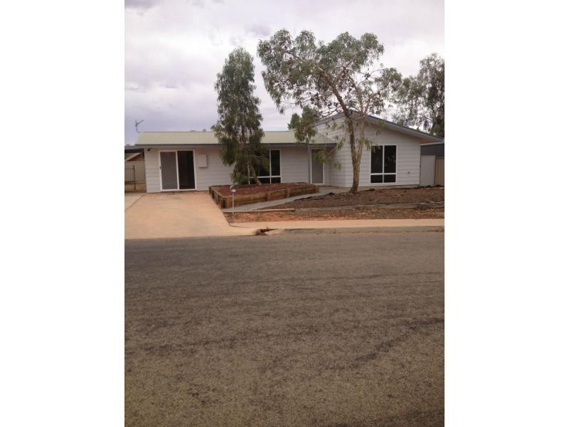 20 Bopeechee Street, Roxby Downs SA 5725