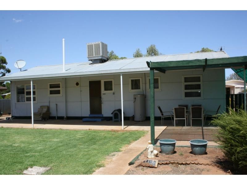 9 Flinders Street, Crystal Brook SA 5523