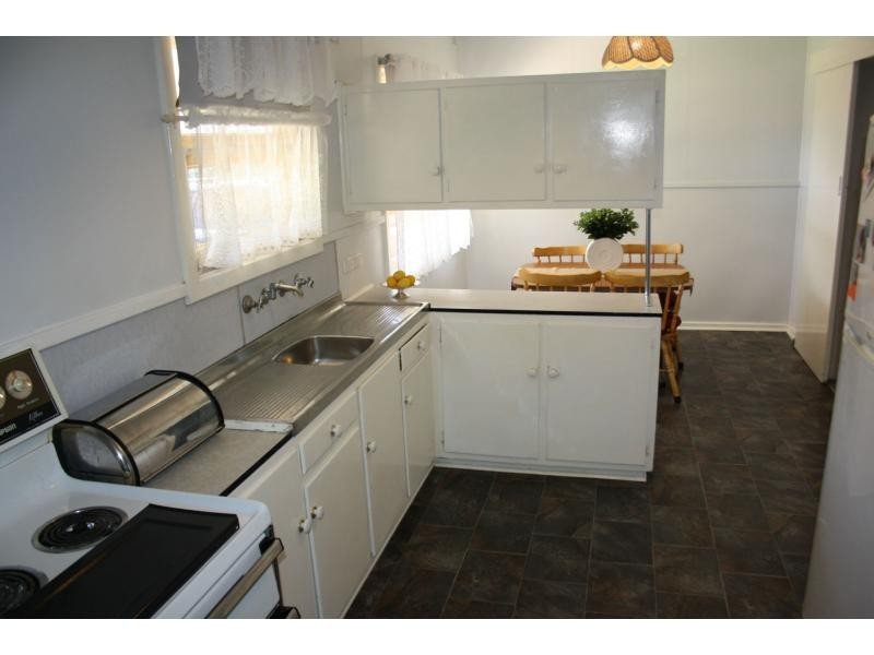 9 Flinders Street, Crystal Brook SA 5523