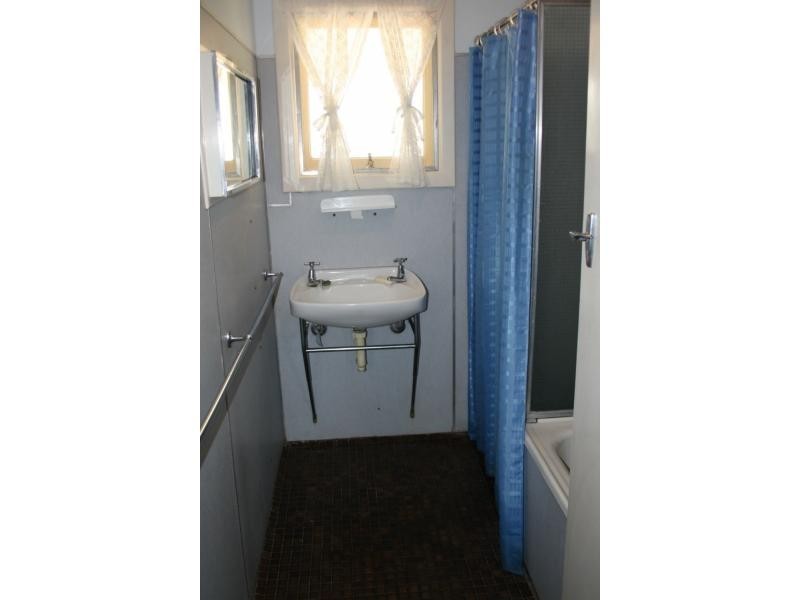 9 Flinders Street, Crystal Brook SA 5523