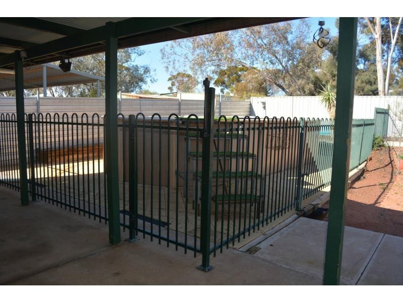 86 Axehead Road, Roxby Downs SA 5725