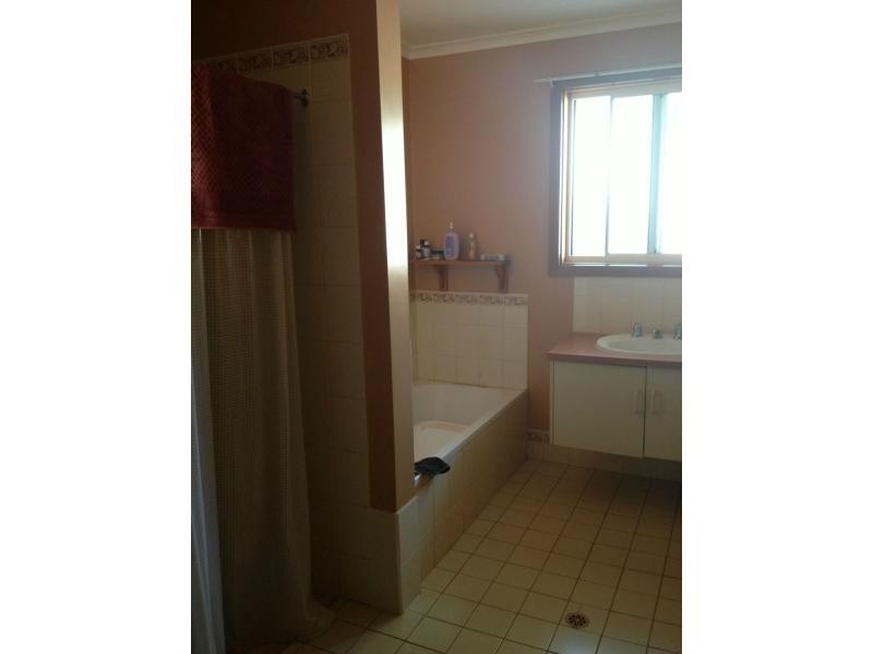 30 Bopeechee Street, Roxby Downs SA 5725