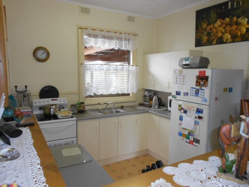 11 Dutton Street, Jamestown SA 5491