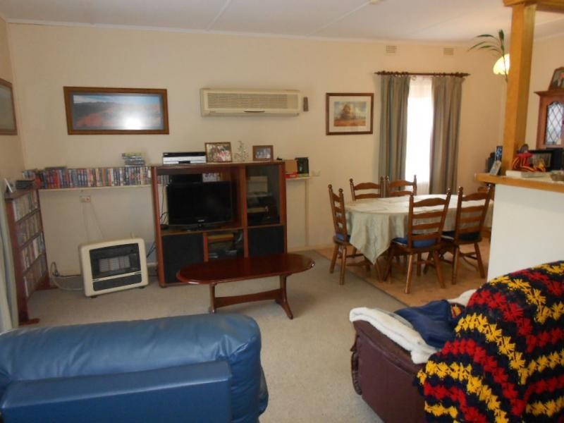 11 Dutton Street, Jamestown SA 5491