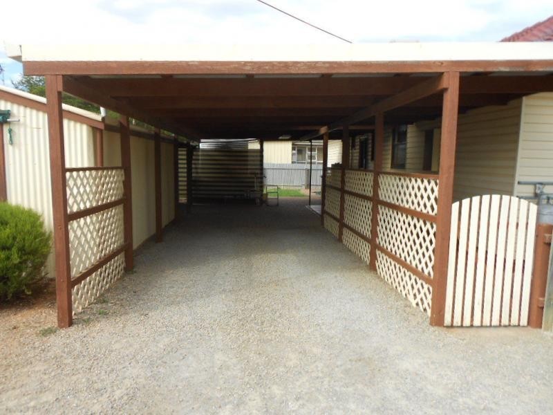 11 Dutton Street, Jamestown SA 5491