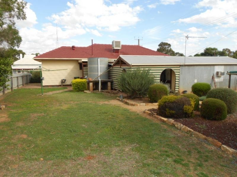 11 Dutton Street, Jamestown SA 5491