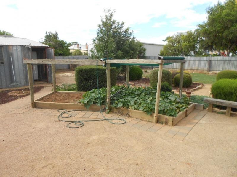 11 Dutton Street, Jamestown SA 5491