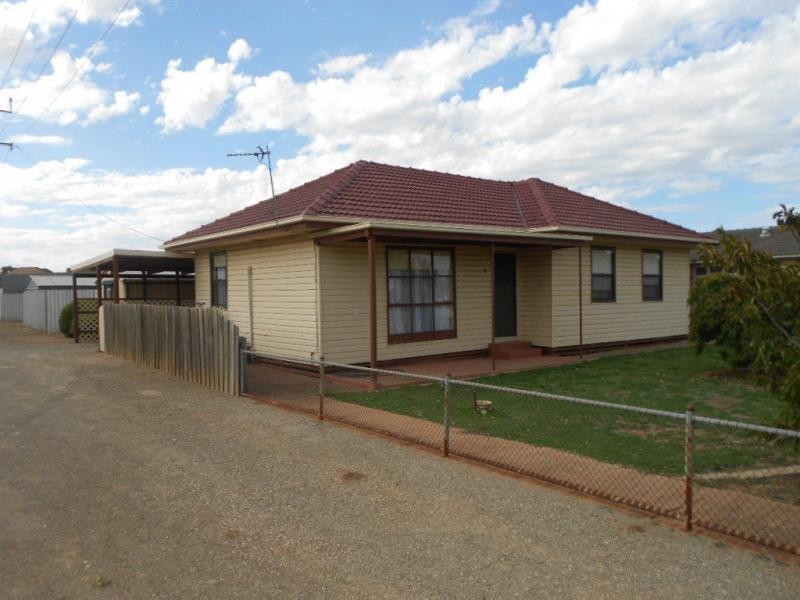 11 Dutton Street, Jamestown SA 5491