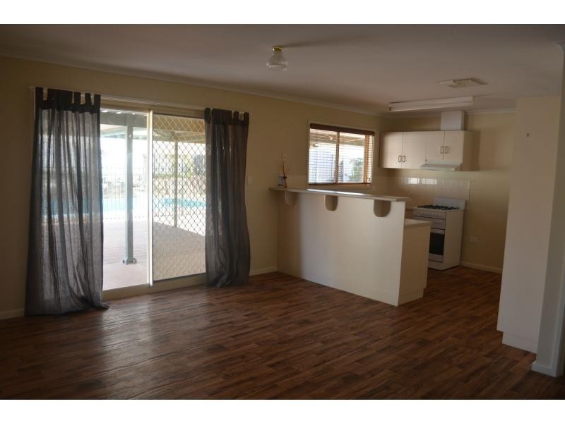 80 Stuart road, Roxby Downs SA 5725