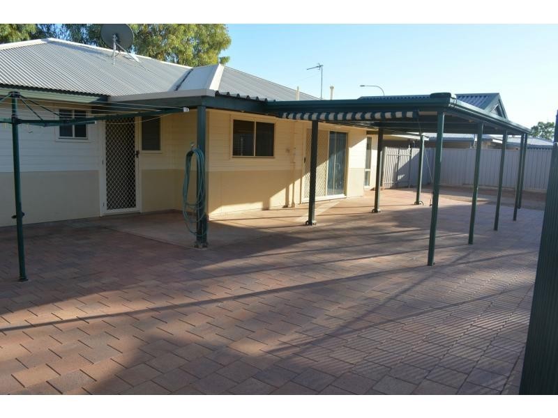 80 Stuart road, Roxby Downs SA 5725