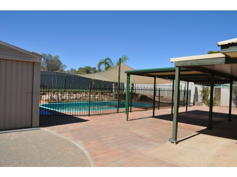 80 Stuart road, Roxby Downs SA 5725