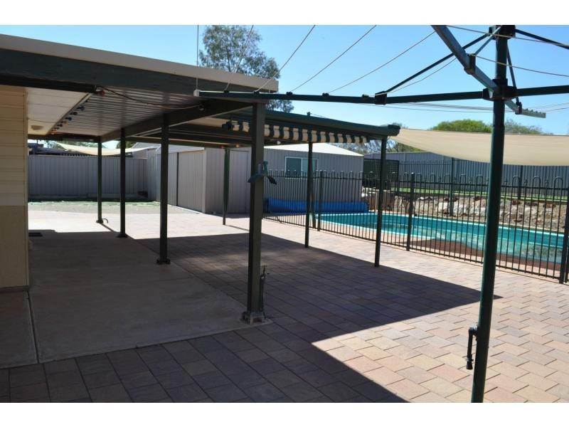 80 Stuart road, Roxby Downs SA 5725