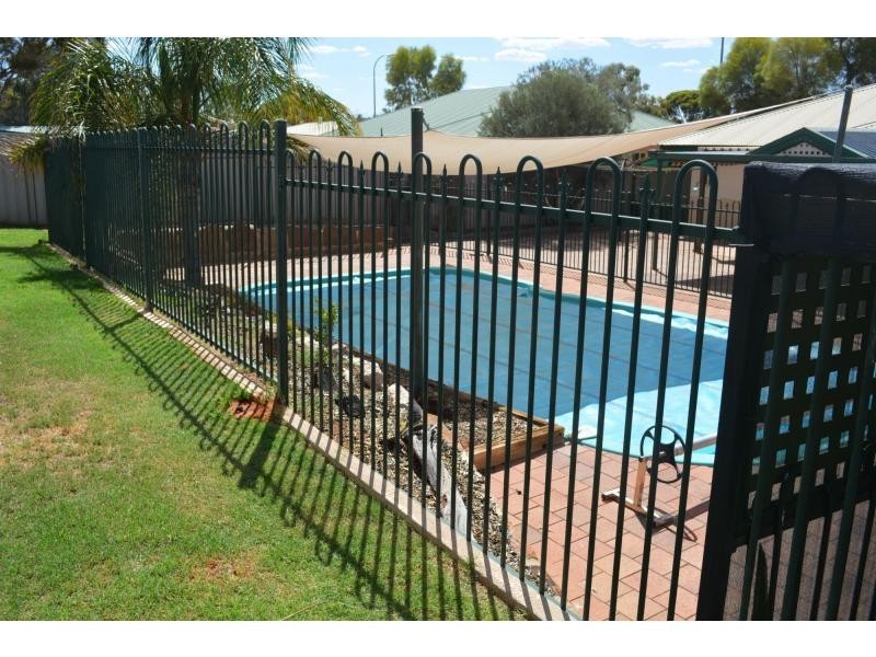 80 Stuart road, Roxby Downs SA 5725