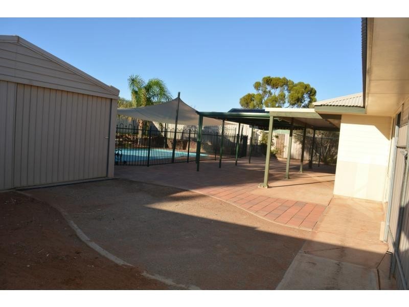 80 Stuart road, Roxby Downs SA 5725