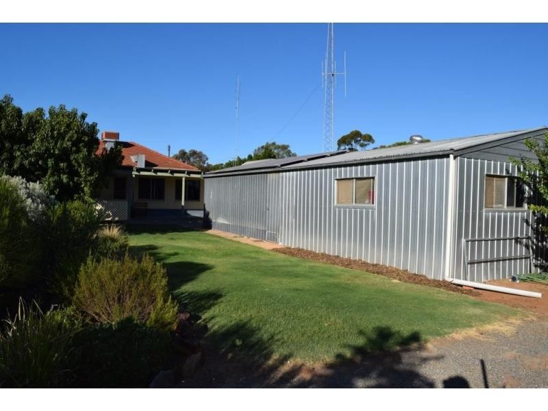 4 Eyre Road, Crystal Brook SA 5523