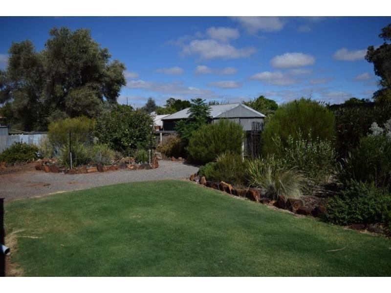 4 Eyre Road, Crystal Brook SA 5523