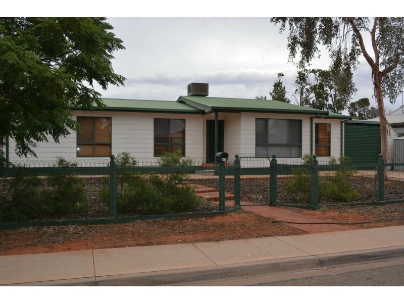 17 FINNISS STREET, Roxby Downs SA 5725