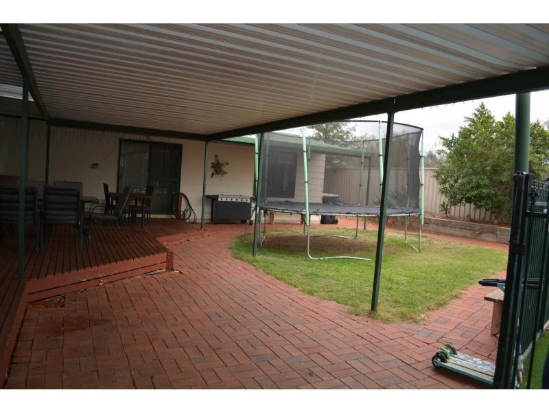 17 FINNISS STREET, Roxby Downs SA 5725