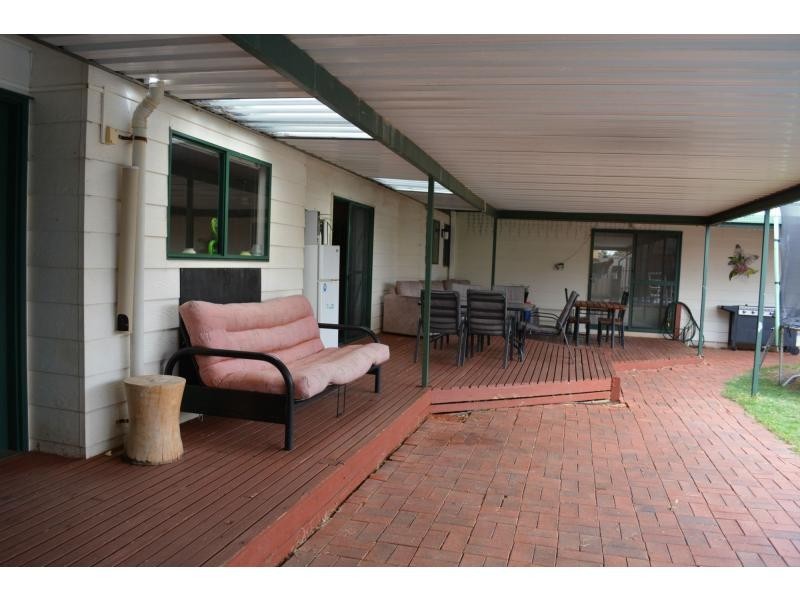 17 FINNISS STREET, Roxby Downs SA 5725