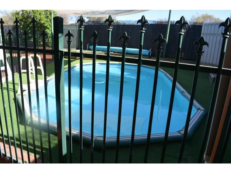 17 FINNISS STREET, Roxby Downs SA 5725