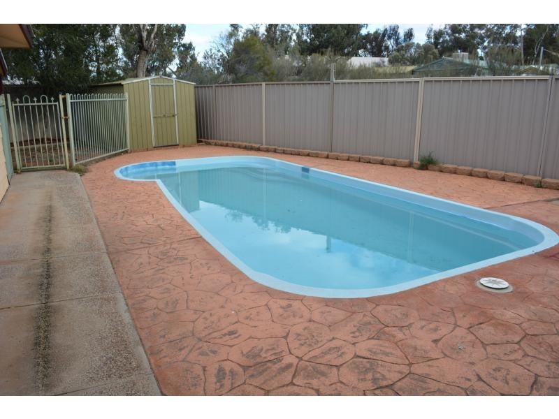 4 Wirrda Street, Roxby Downs SA 5725
