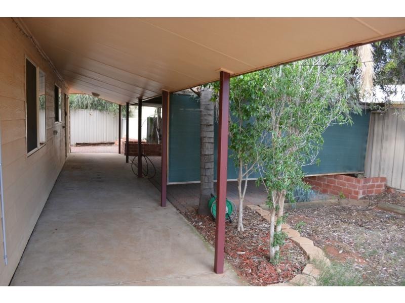 4 Wirrda Street, Roxby Downs SA 5725