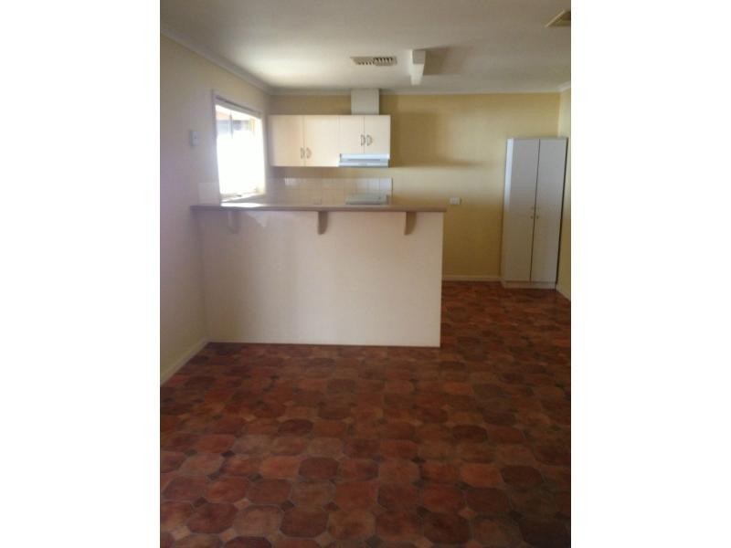11 Wilaroo Street, Roxby Downs SA 5725