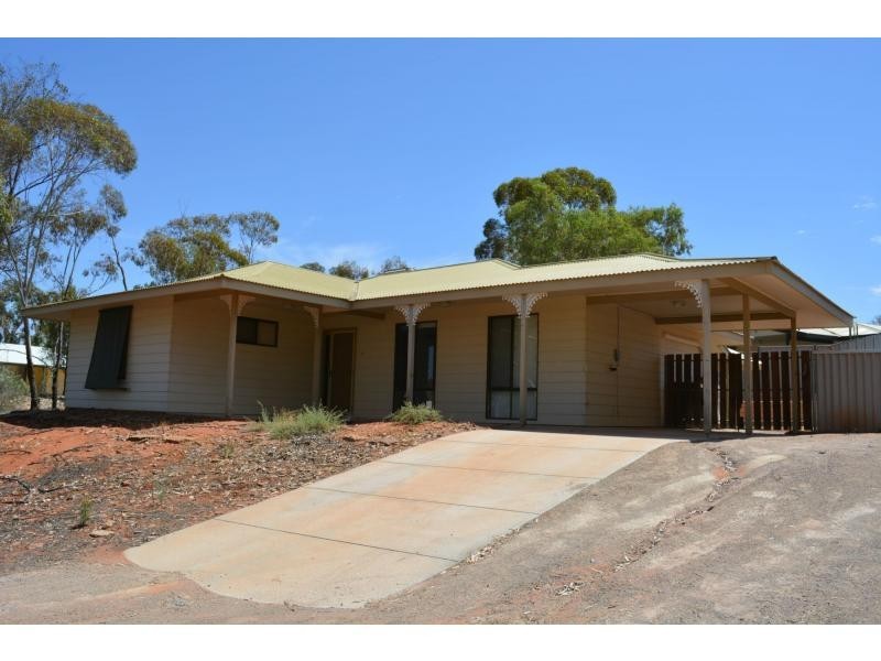1 Blanche Court, Roxby Downs SA 5725
