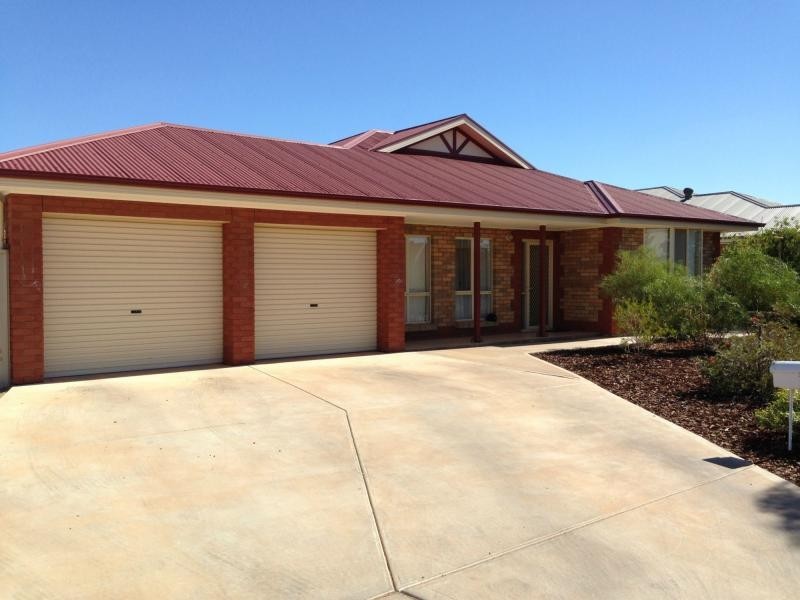 16 Swainsona Street, Roxby Downs SA 5725