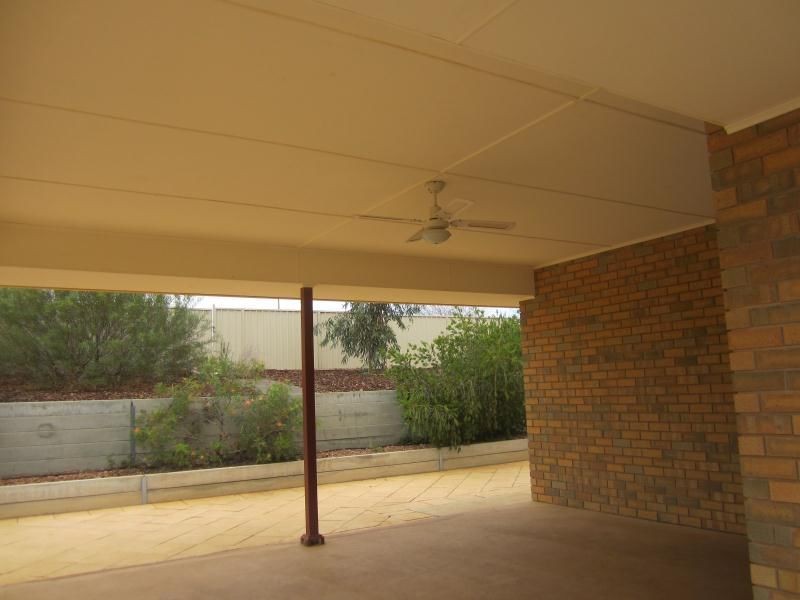16 Swainsona Street, Roxby Downs SA 5725
